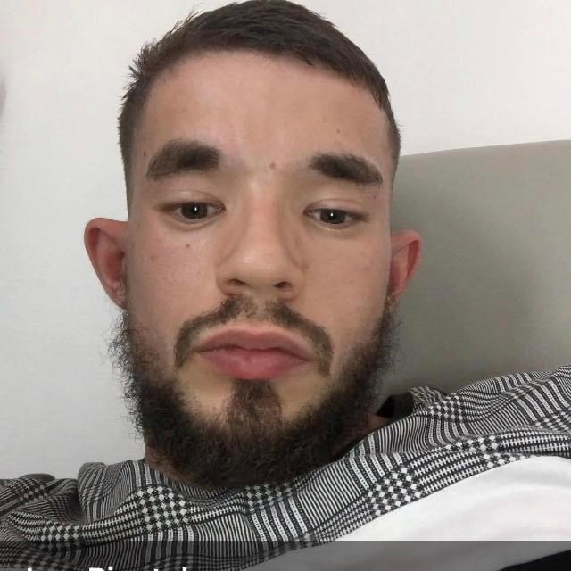 Fatha, 24 ans, Pindères